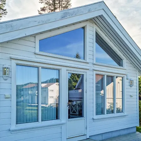3 Bedroom Cozy In Σπίτι διακοπών Tvedestrand
