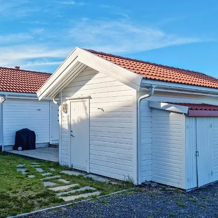 3 Bedroom Cozy In * Tvedestrand