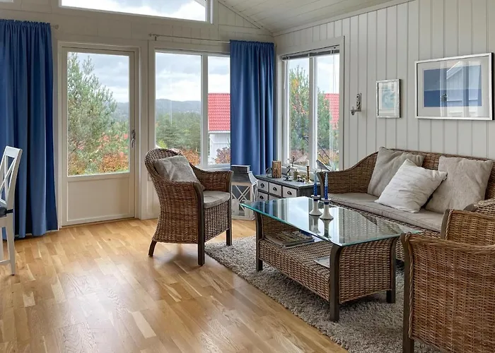 3 Bedroom Cozy In Dom wakacyjny *